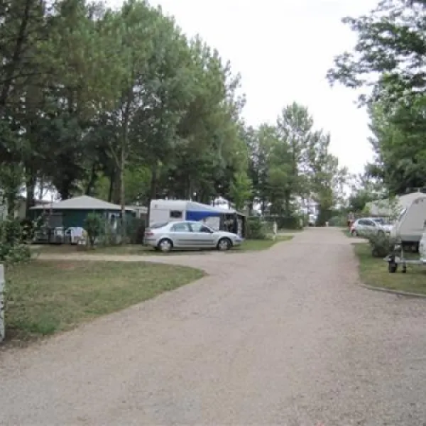 camping-le-pressoir-petit-palais-et-cornemps-ja2ce