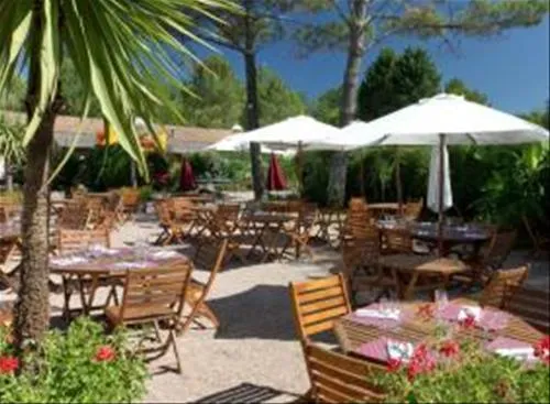 camping-le-pressoir-petit-palais-et-cornemps-ngzd3