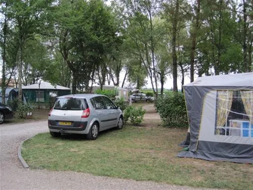 camping-le-pressoir-petit-palais-et-cornemps-u9uco