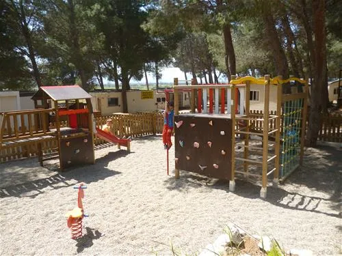camping-le-bois-des-pins-salses-le-chteau-2emad