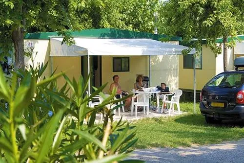 campeggio-park-delle-rose-lazise-sul-garda-tf98v