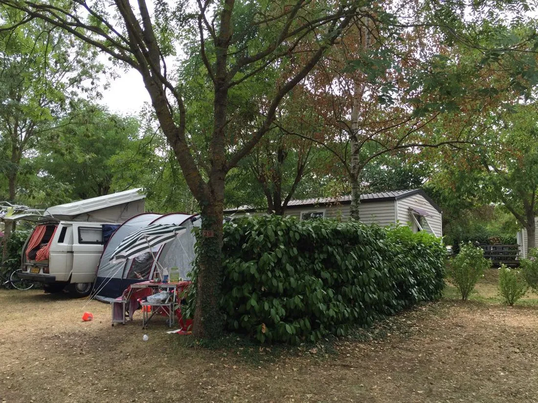 camping-lore-du-lac-loire-nfyi3