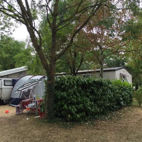 camping-lore-du-lac-loire-nfyi3