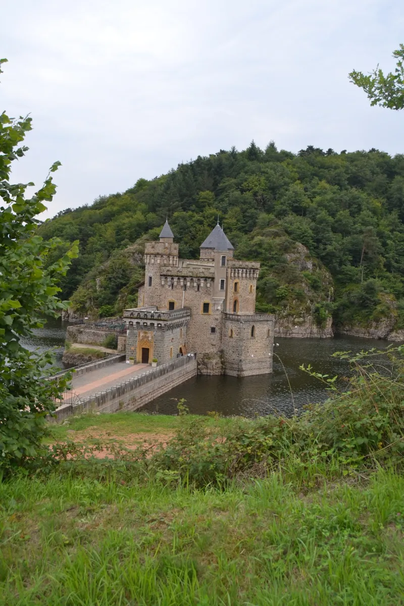 camping-lore-du-lac-loire-scud3