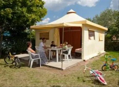 flower-camping-le-bois-vert-le-tallud-bb1ak