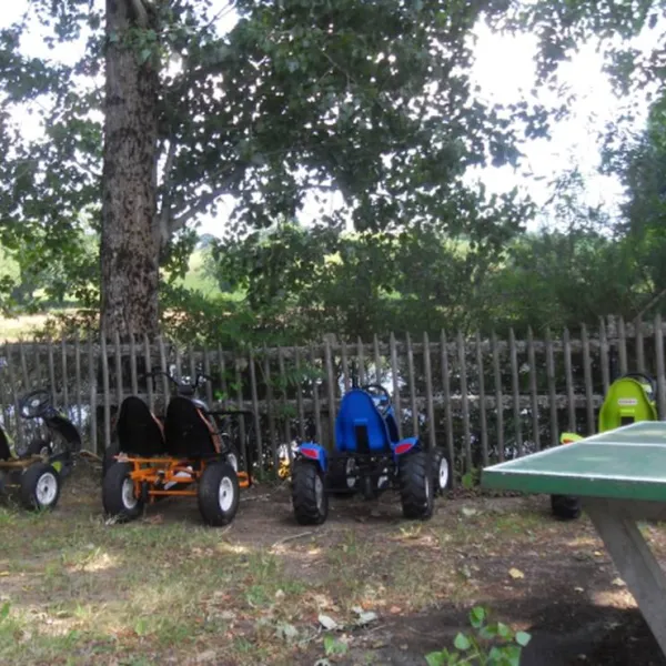 camping-municipal-le-pre-des-etangs-cassaniouze-fpiby