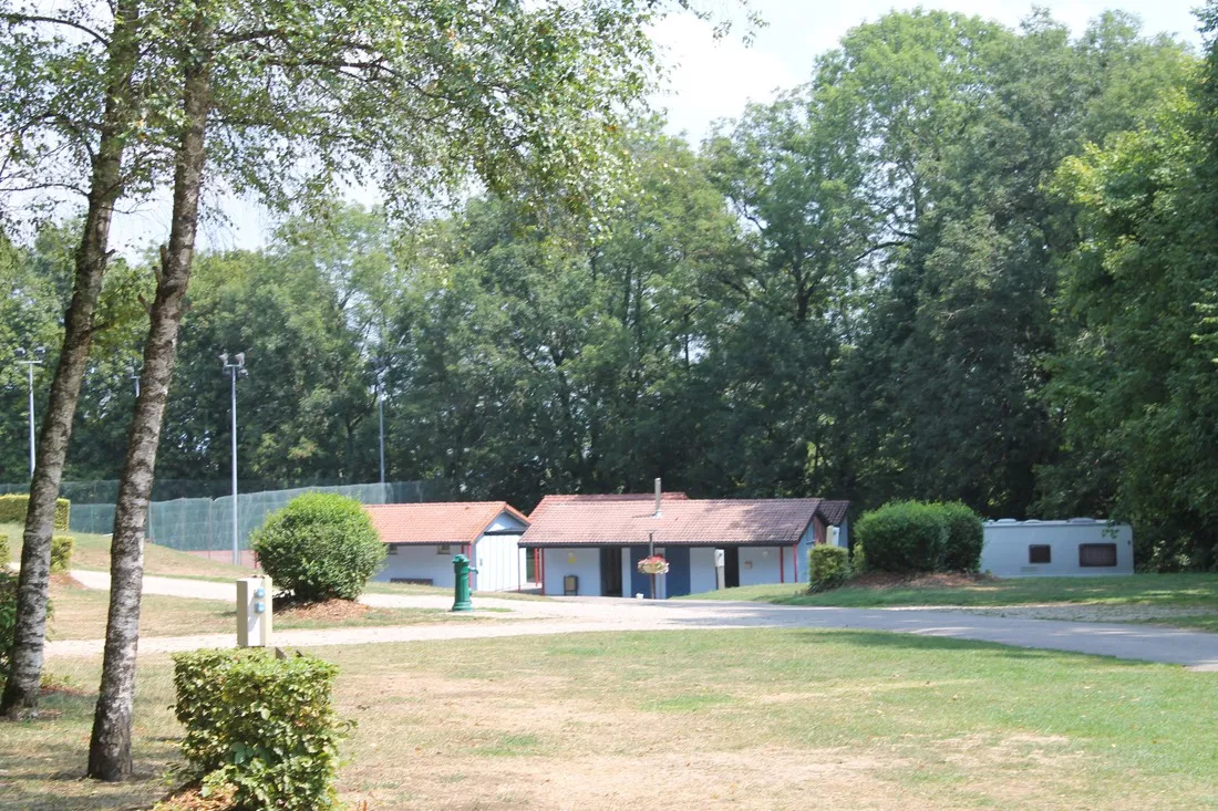 municipal-du-chateau-montigny-le-roi-val-de-meuse-gw13y