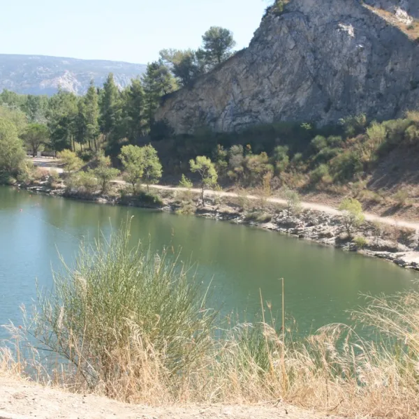 la-valleacutee-heureuse-orgon-bouches-du-rhone-e4kyq