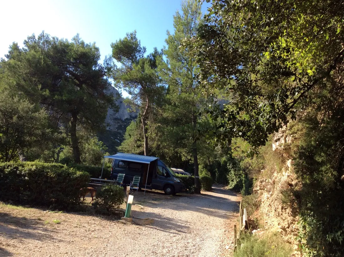 la-valleacutee-heureuse-orgon-bouches-du-rhone-sjrvs