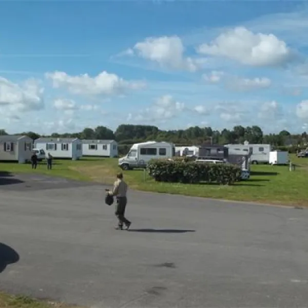 camping-municipal-canadian-scottish-graye-sur-mer-uwje2