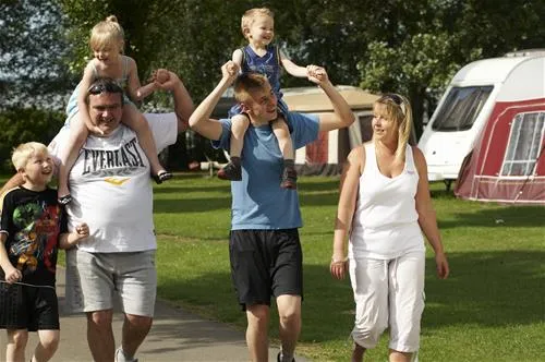 waterside-holiday-park-southminster-dxdgk