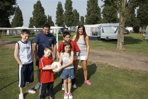 waterside-holiday-park-southminster-qx4cb