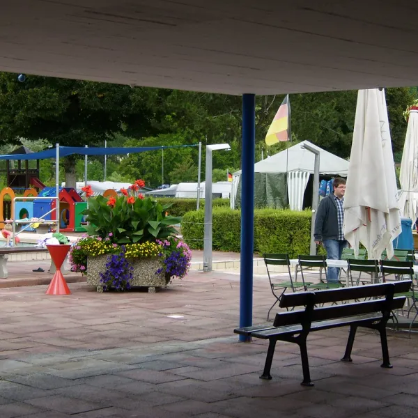 camping-karlstadt-am-schwimmbad-karlstadt-kjvch