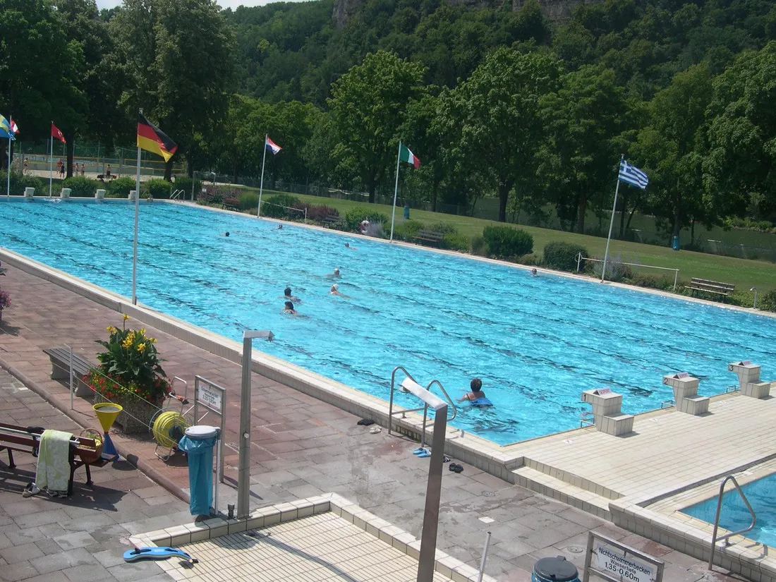 camping-karlstadt-am-schwimmbad-karlstadt-uvbiq