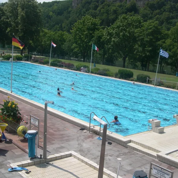 camping-karlstadt-am-schwimmbad-karlstadt-uvbiq