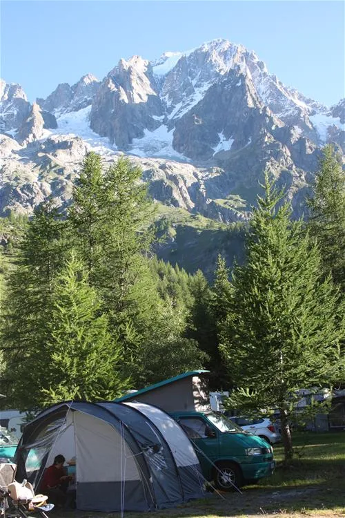 camping-grandes-jorasses-courmayeur-kqxgu