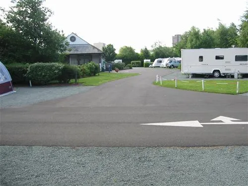 edinburgh-caravan-club-site-edinburgh-7s4gm