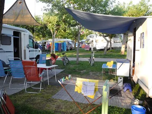 campeggio-spiaggia-doro-lazise-sul-garda-awtvc