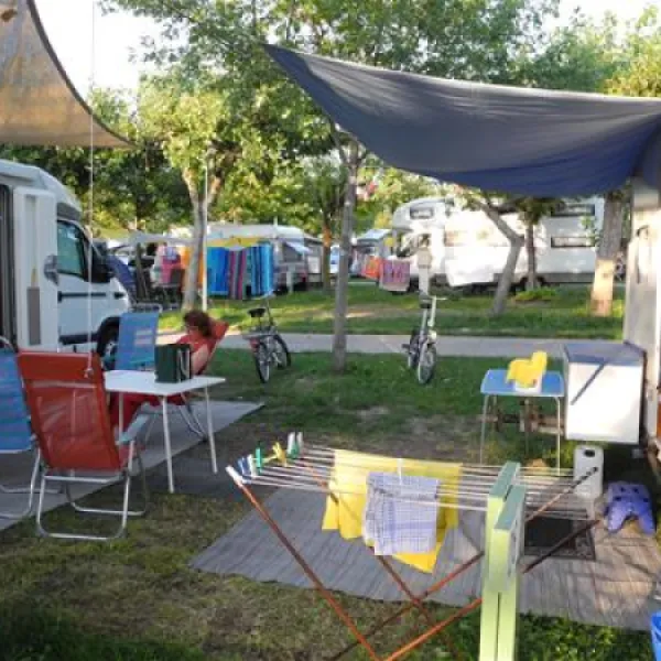 campeggio-spiaggia-doro-lazise-sul-garda-awtvc