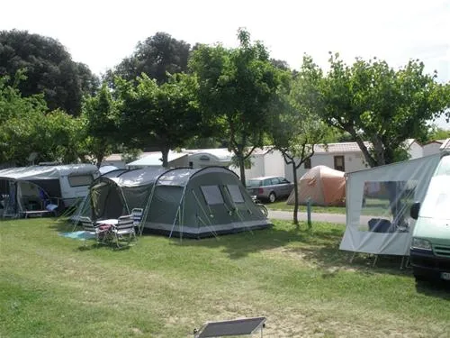 campeggio-spiaggia-doro-lazise-sul-garda-mj3ey