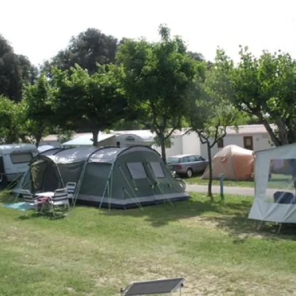 campeggio-spiaggia-doro-lazise-sul-garda-mj3ey