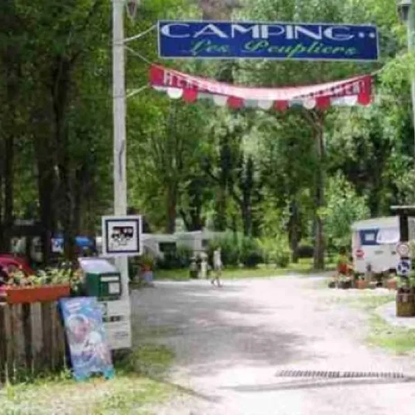 camping-les-peupliers-le-rozier-le-r-7xg3w