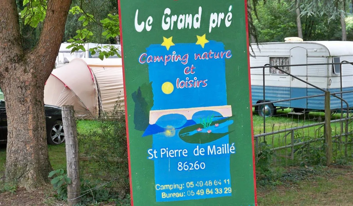 camping-municipal-st-pierre-de-maille-ab1fv