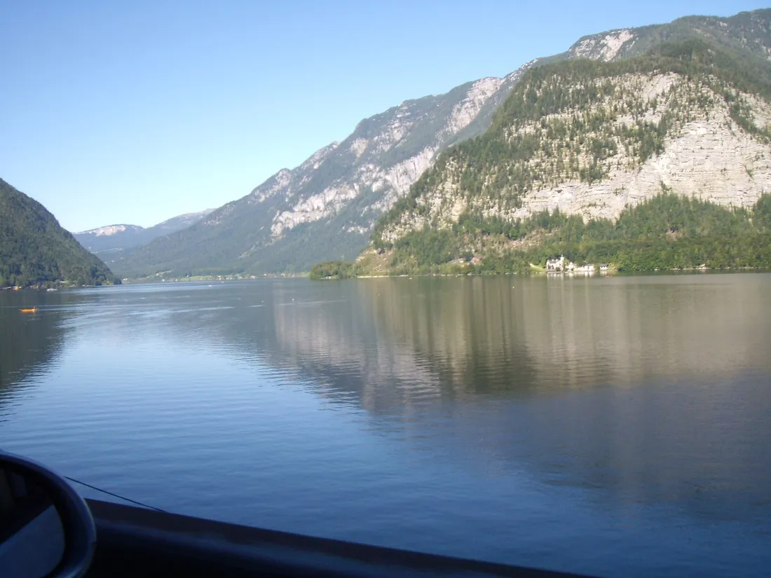 camping-am-see-obertraun-am-hallstttersee-f4qpq
