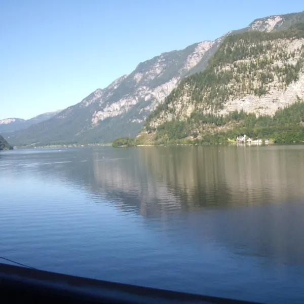 camping-am-see-obertraun-am-hallstttersee-f4qpq