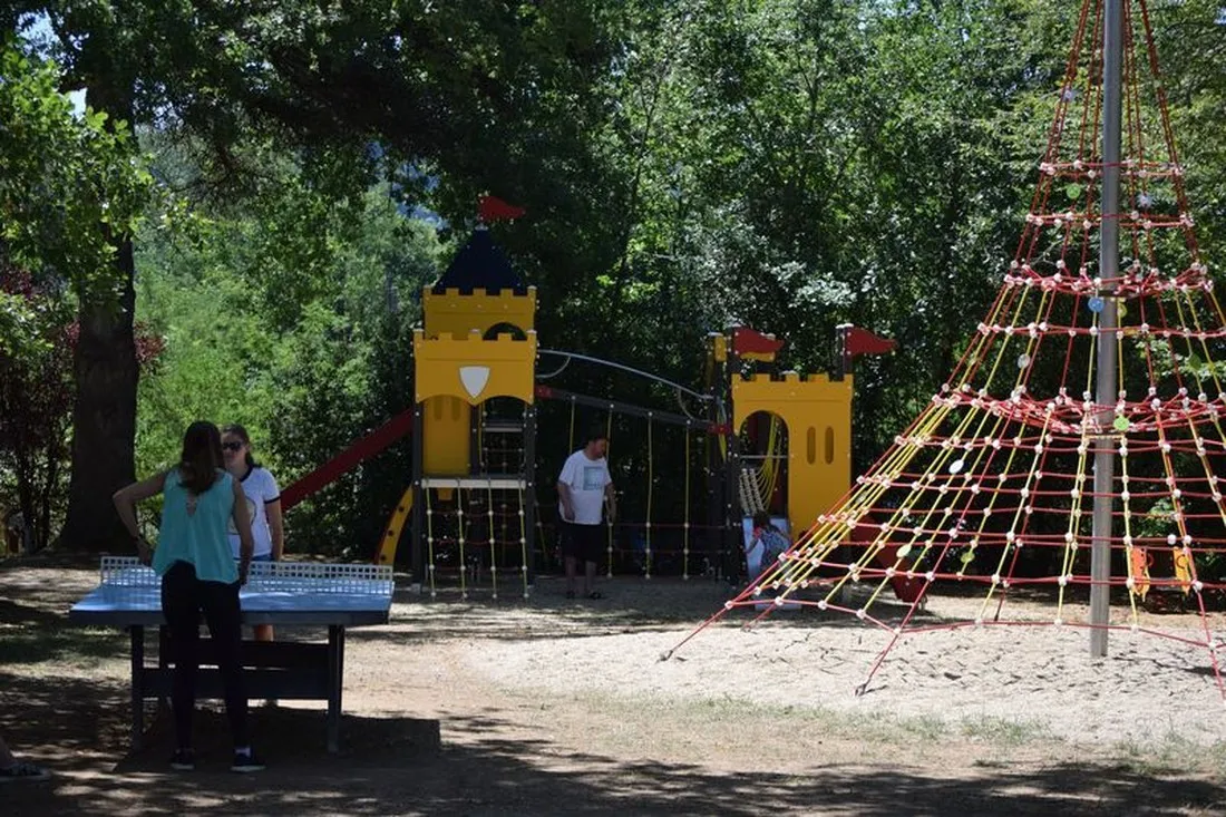 camping-la-butte-la-roque-gageac-upnzl