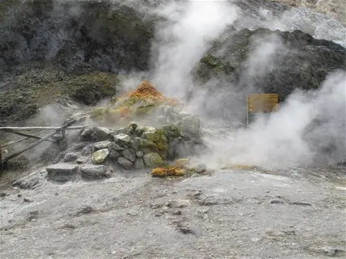 campeggio-vulcano-solfatara-pozzuoli-4jxy1