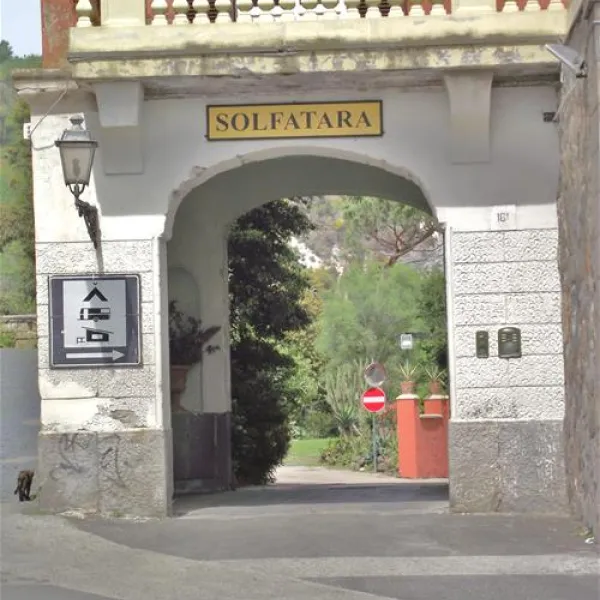 campeggio-vulcano-solfatara-pozzuoli-hibah