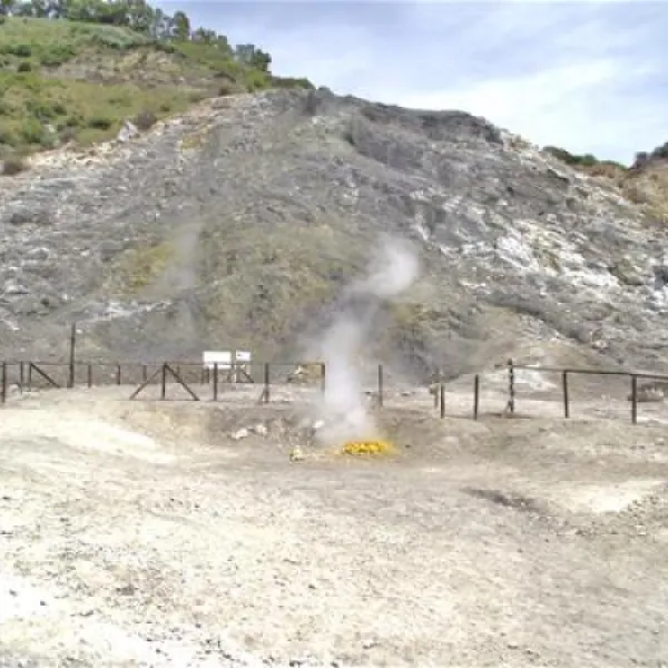 campeggio-vulcano-solfatara-pozzuoli-ivyys