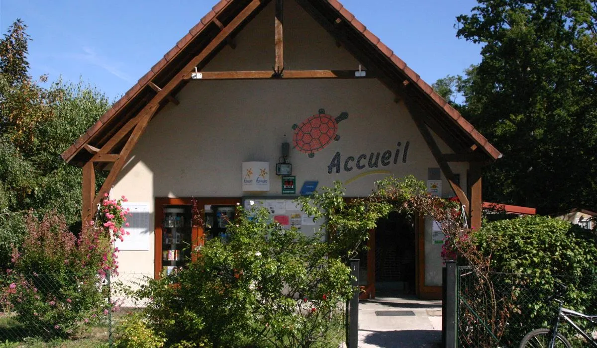 la-grande-tortue-cand-sur-beuvron-jq5tc