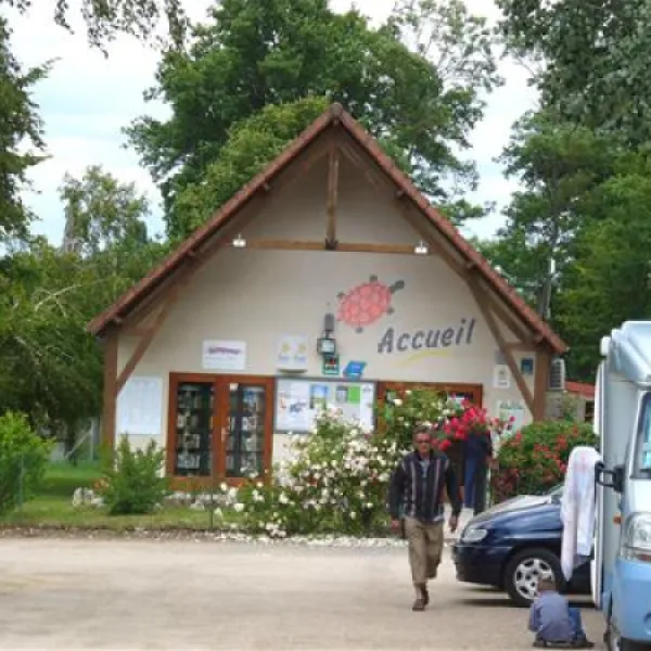 la-grande-tortue-cand-sur-beuvron-z9ke4