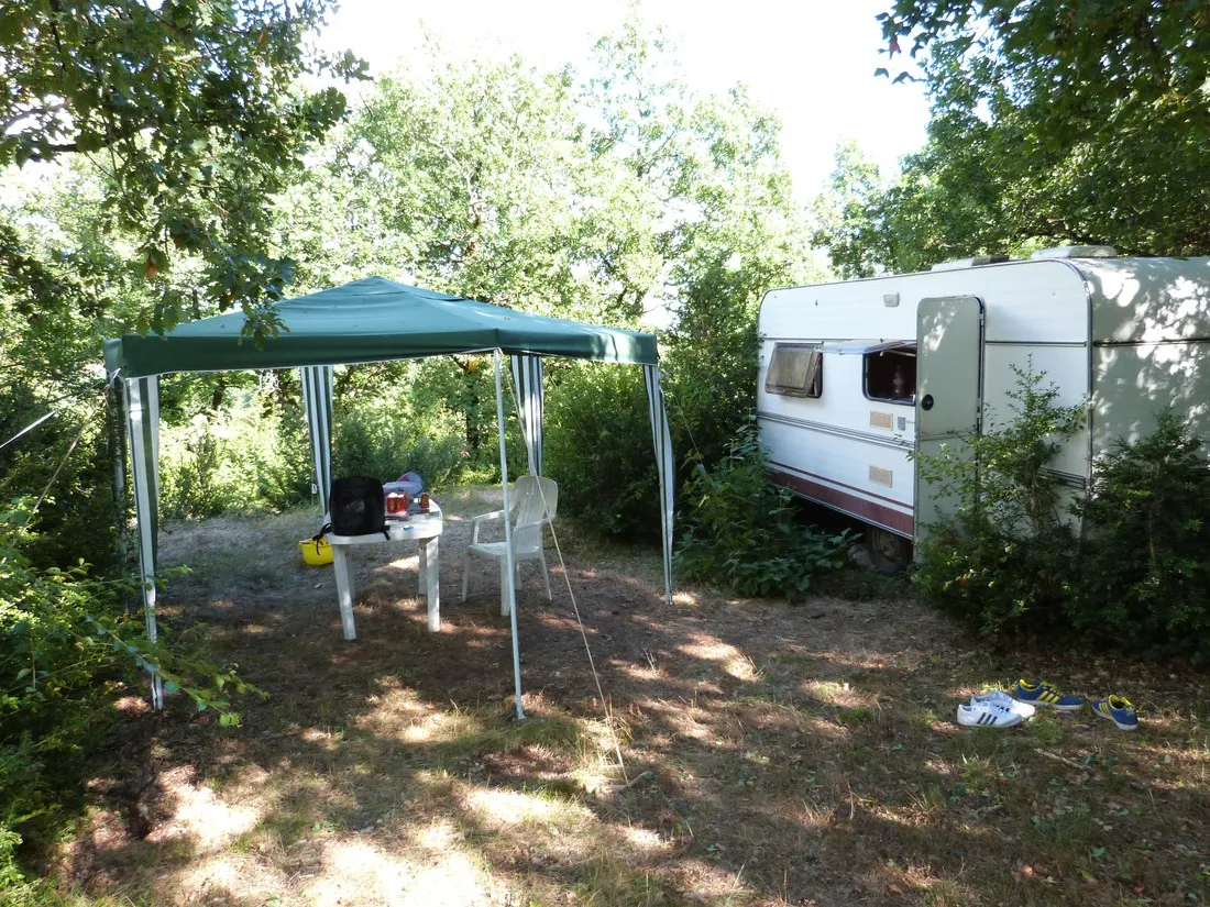 camping-aire-naturelle-du-causse-ambeyrac-7agpq