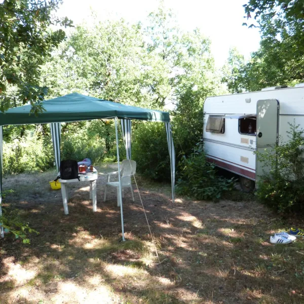 camping-aire-naturelle-du-causse-ambeyrac-7agpq