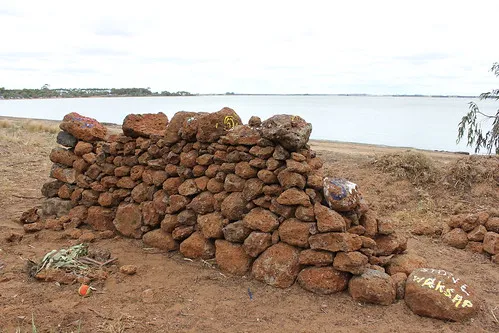 lake-bolac-campsite-campground-lake-bolac-xbi64