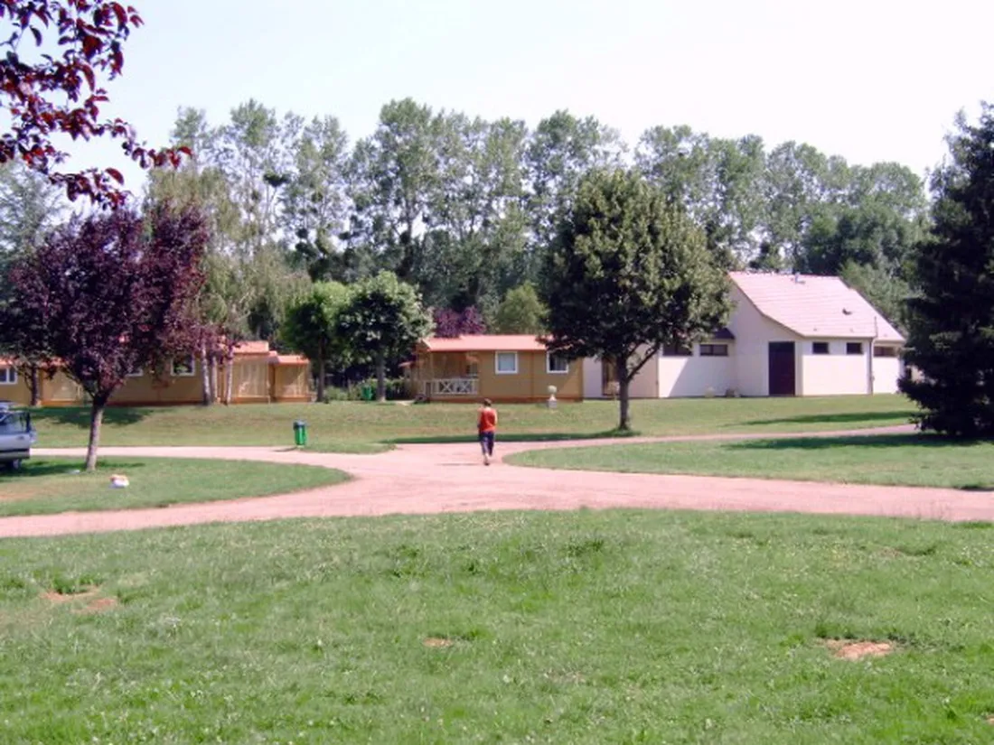 camping-municipal-de-la-cascade-tonnerre-lzprr