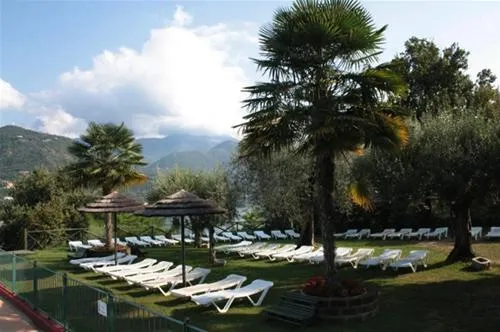 camping-weekend-san-felice-del-benaco-ahuhx