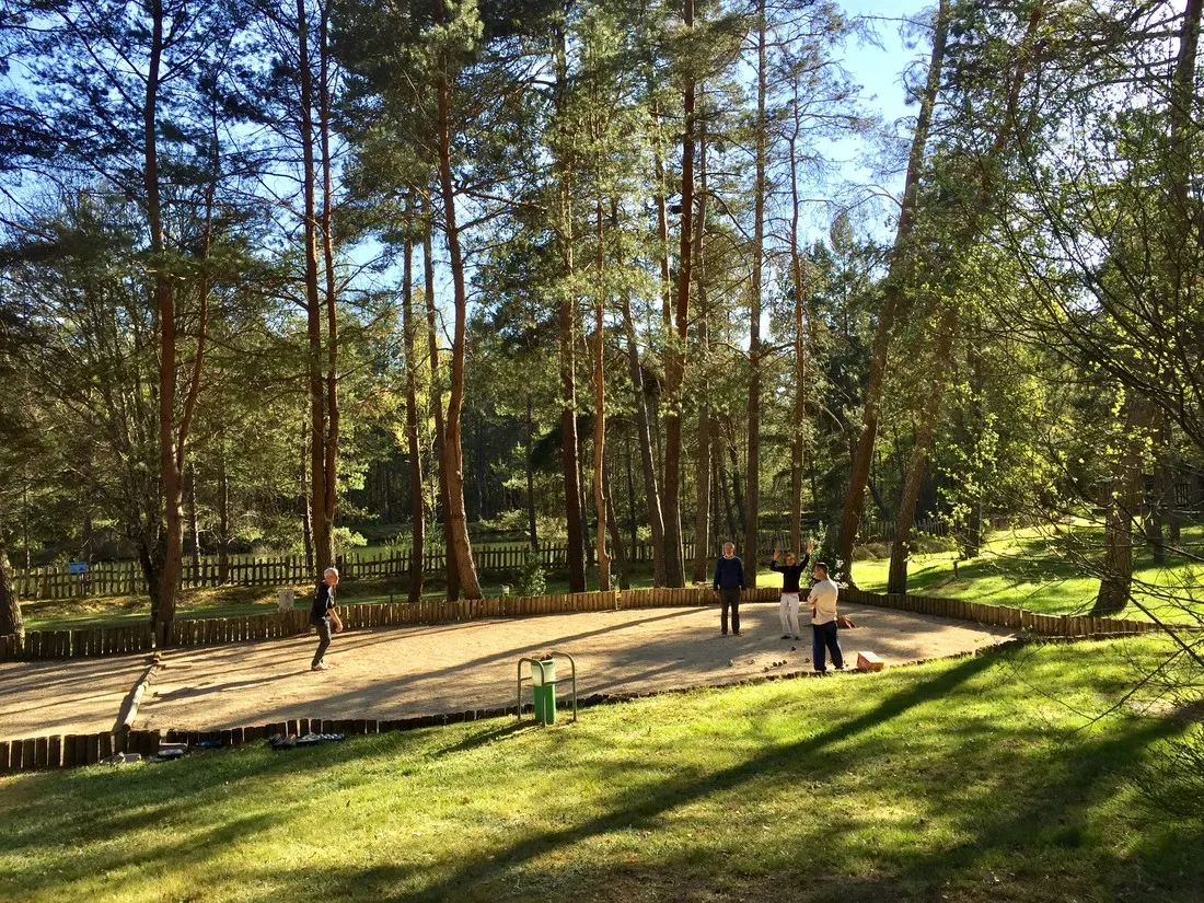 camping-le-vianon-palisse-kz75r