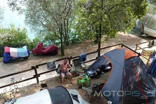 campeggio-chiaro-di-luna-toscolano-maderno-9w3ay