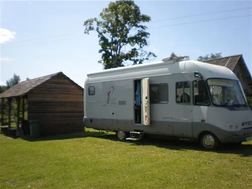 camping-oru-talu-plvamaa-8zr3v