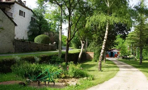camping-du-ruisseau-du-treil--saintcirq-lapopie-rt9cl