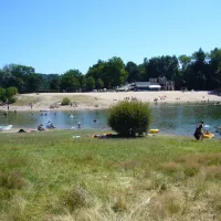 la-presquile-du-puech-des-ouilhes-lacapelle-viescamp-cantal-9q4uc