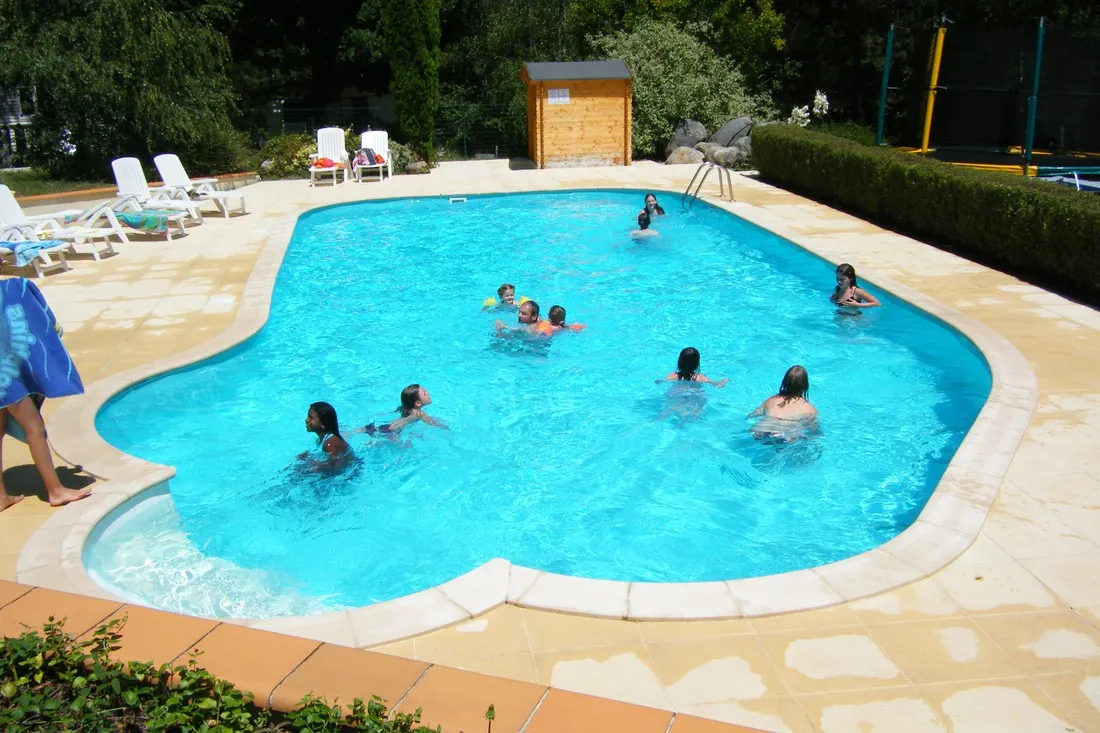 la-presquile-du-puech-des-ouilhes-lacapelle-viescamp-cantal-fjjwc