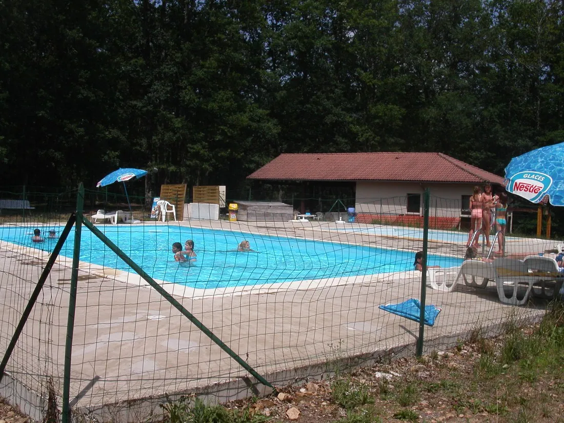 la-presquile-du-puech-des-ouilhes-lacapelle-viescamp-cantal-hj5nm