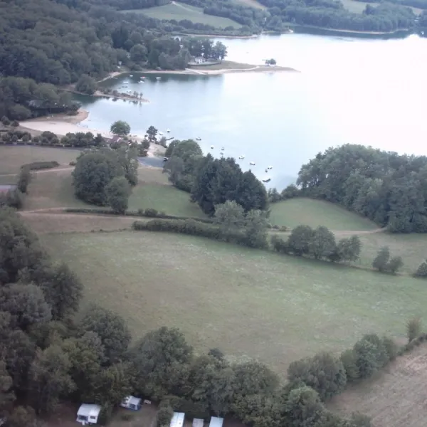 la-presquile-du-puech-des-ouilhes-lacapelle-viescamp-cantal-lvaxi