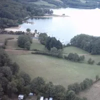 la-presquile-du-puech-des-ouilhes-lacapelle-viescamp-cantal-lvaxi