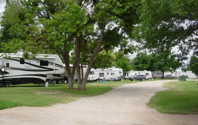 over-yonder-rv-park-olney-bmnxc